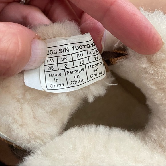 Infant Ugg Booties Chestnut Gently Used - Picture 5 of 6